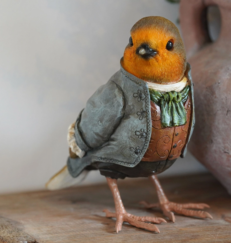 Statuetă Decorativă „Master Robin” din Rășină,