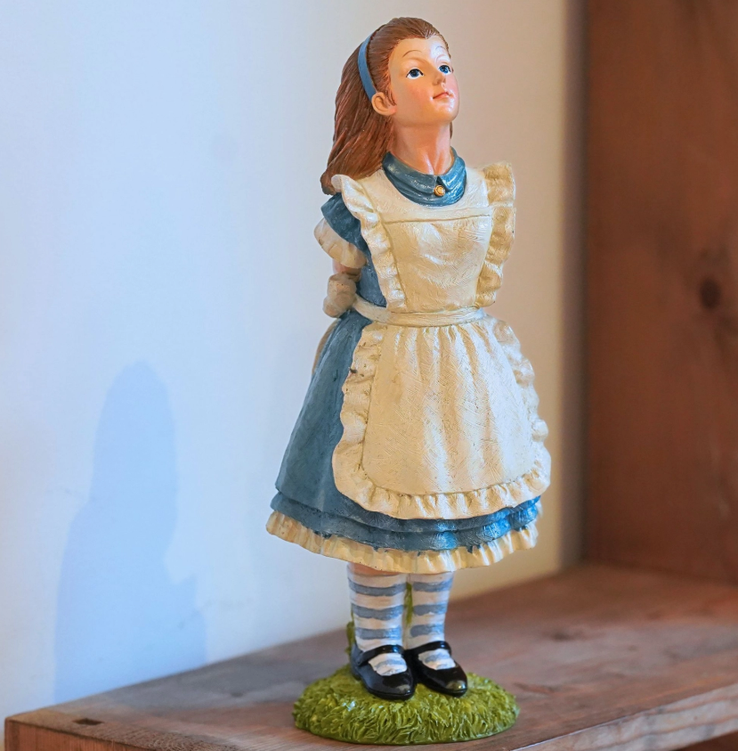 Alice în Țara Minunilor – Statuetă decorativă din rășină