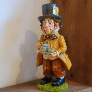 Pălărierul Nebun – Statuetă decorativă Alice în Țara Minunilor